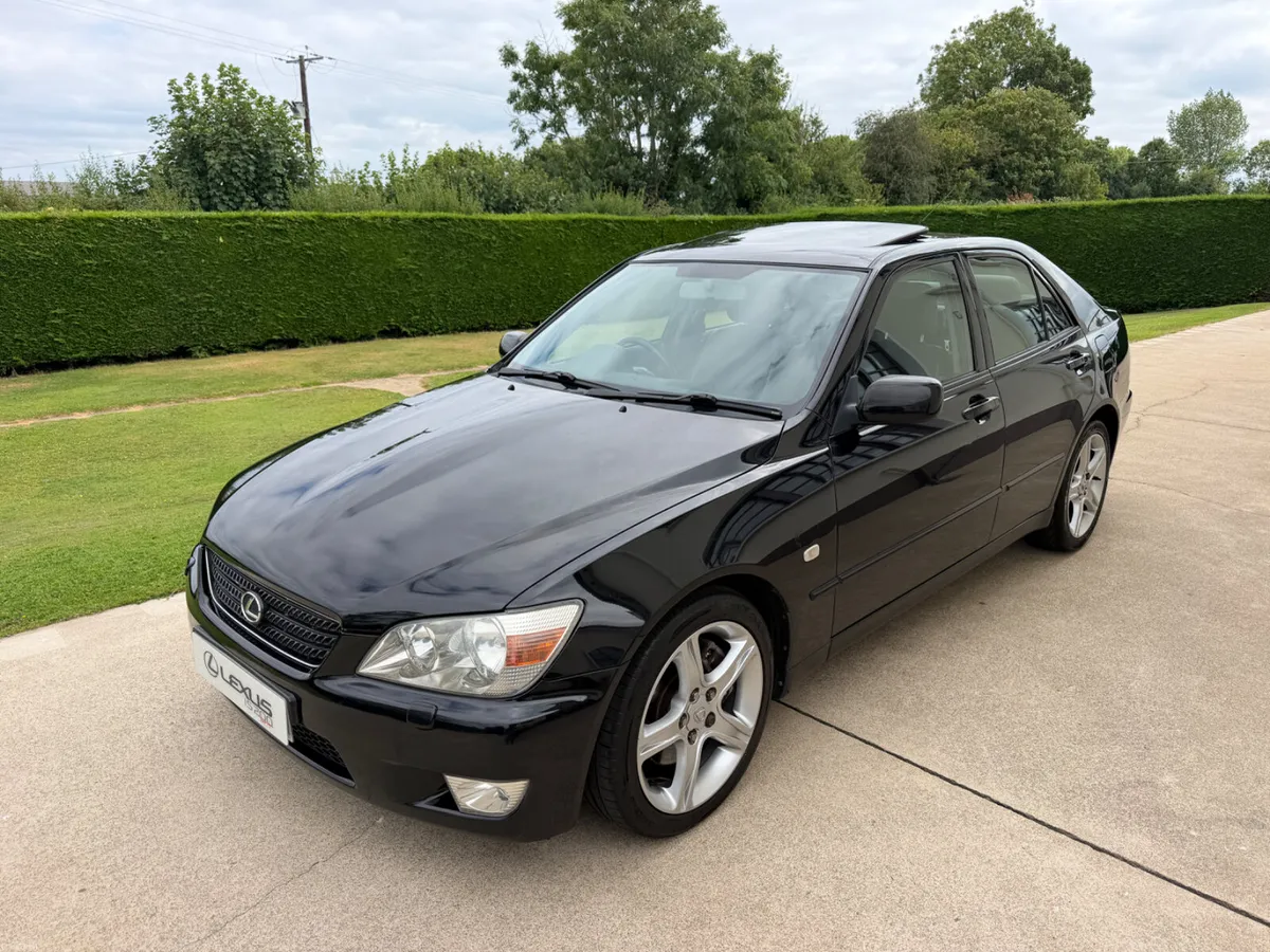 2003 LEXUS IS200 SE | SUNROOF | BLACK HALF LEATHER - Image 1