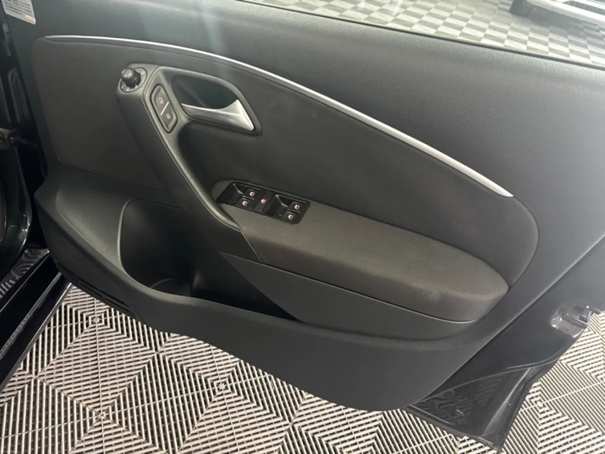 Volkswagen Polo DBA-6RCJZ 5DR AUTO - Image 6