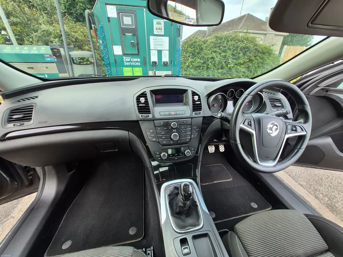 Vauxhall Insignia 2011 - Image 2