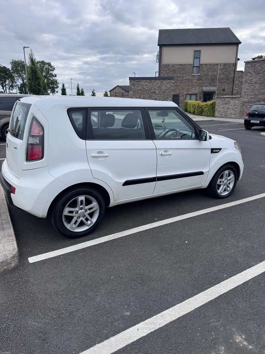 Car - Image 4