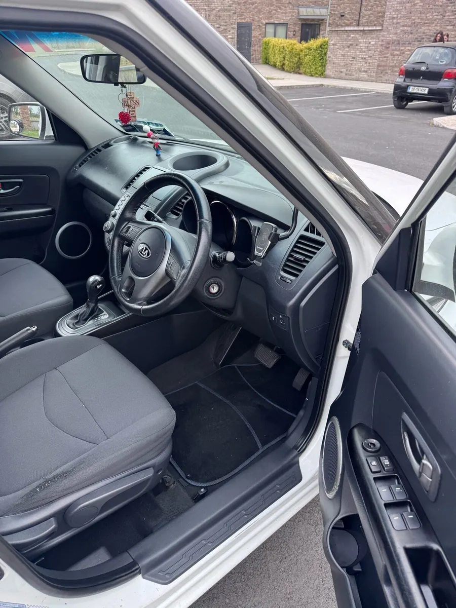 Car - Image 6