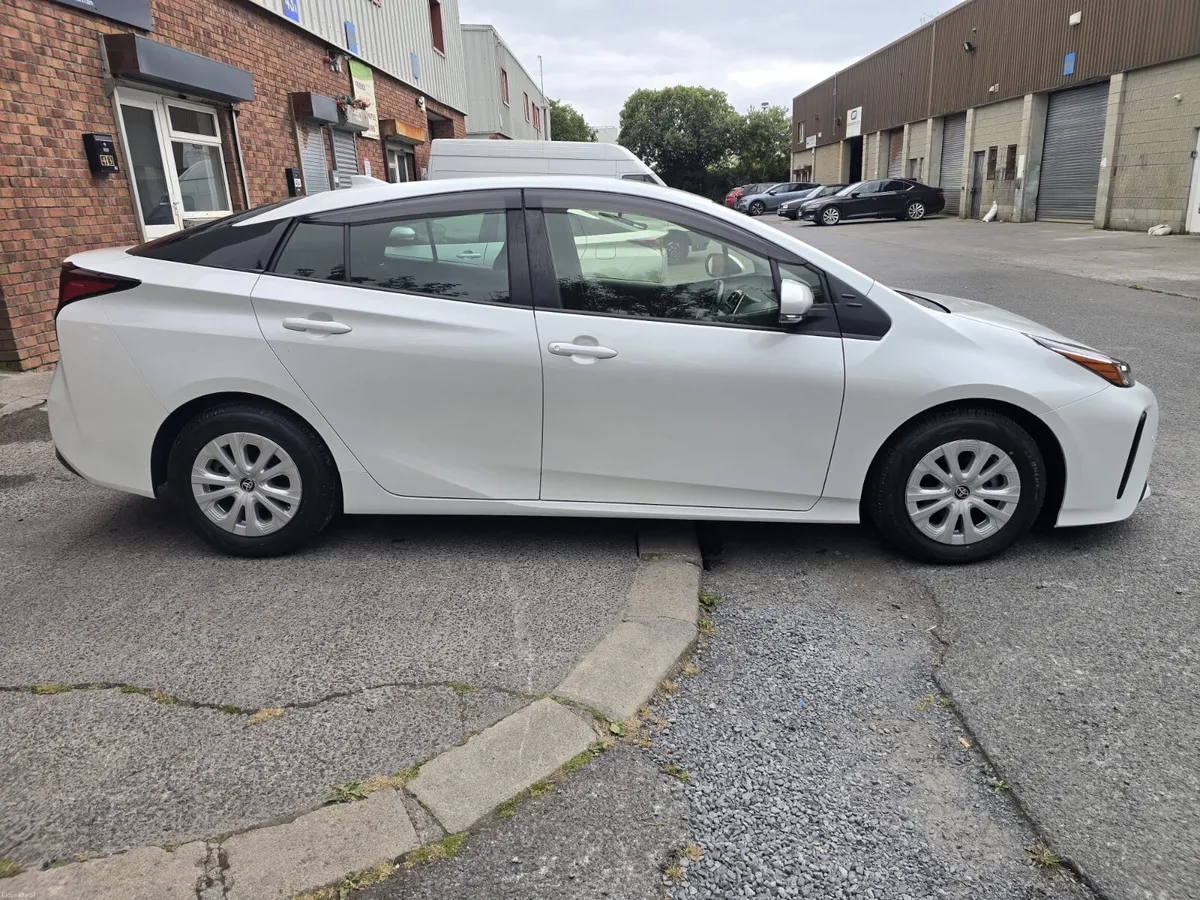 Toyota Prius 1.8L Hybrid 2022 - Image 3