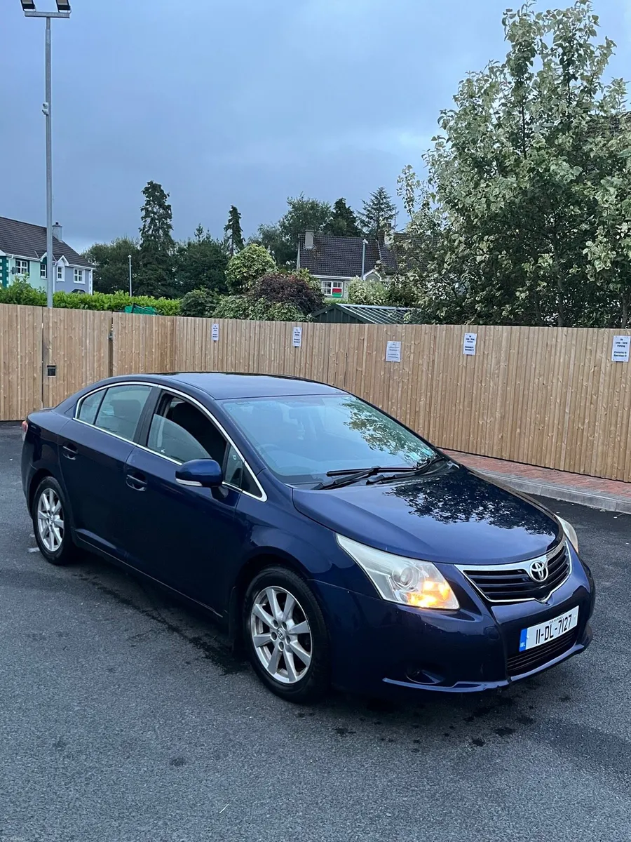 2011 Toyota Avensis - Image 1