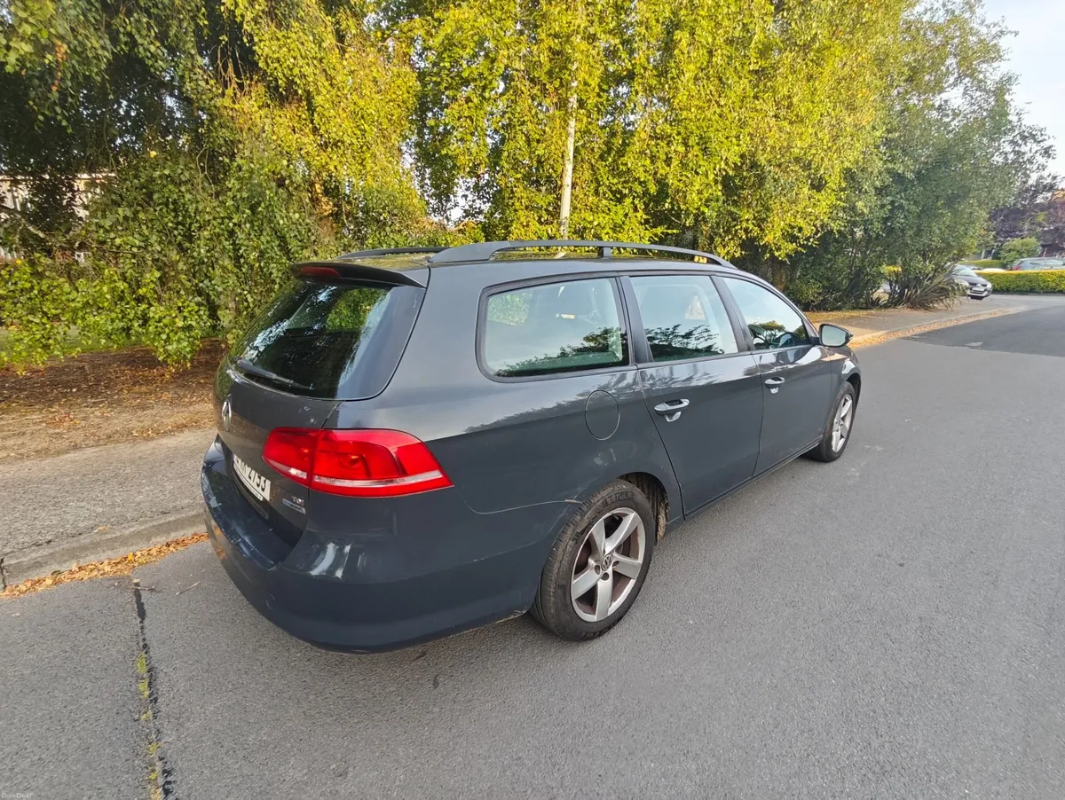 Volkswagen Passat 2012 - Image 3