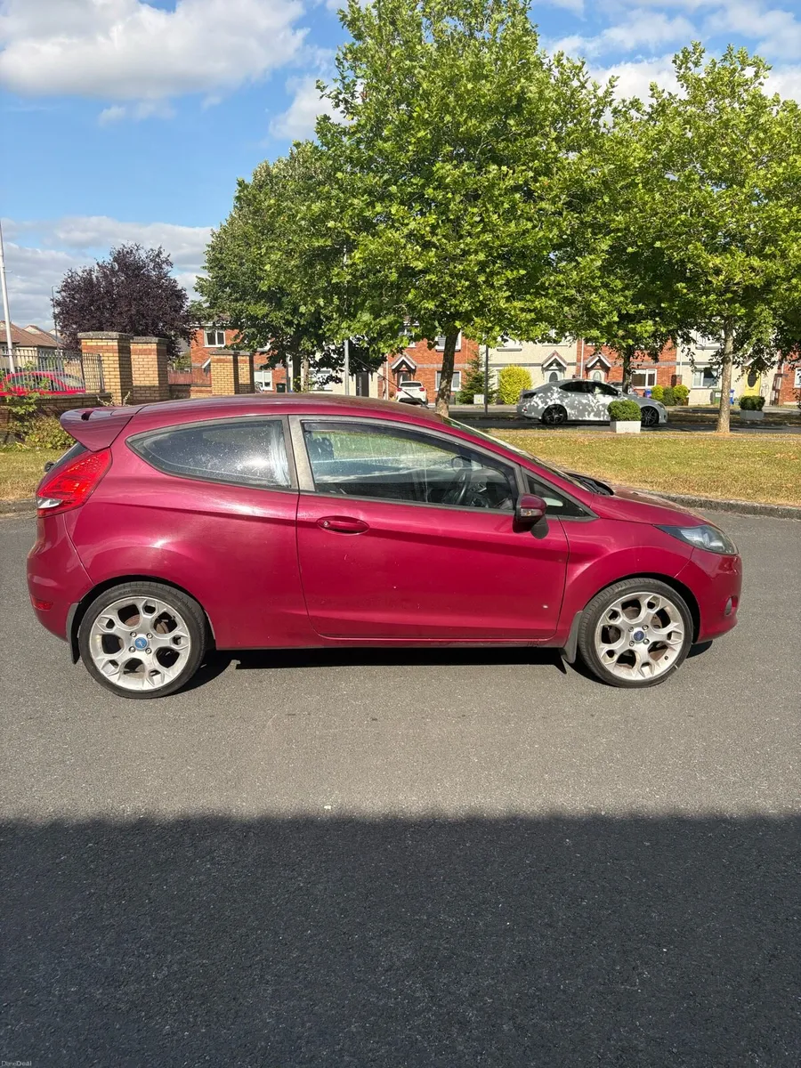 Ford fiesta Low mileage & New nct - Image 4