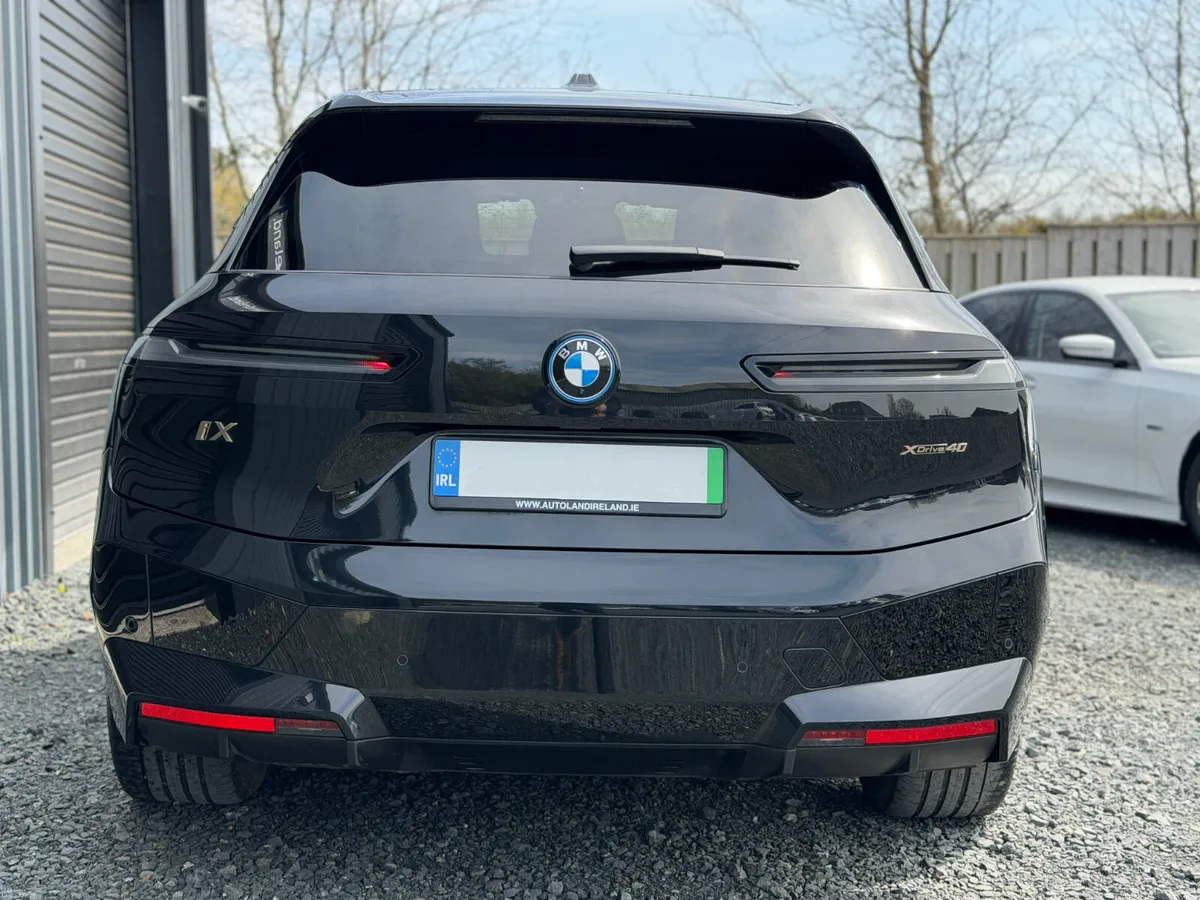 221 BMW iX PANORAMIC SUNROOF - Image 5