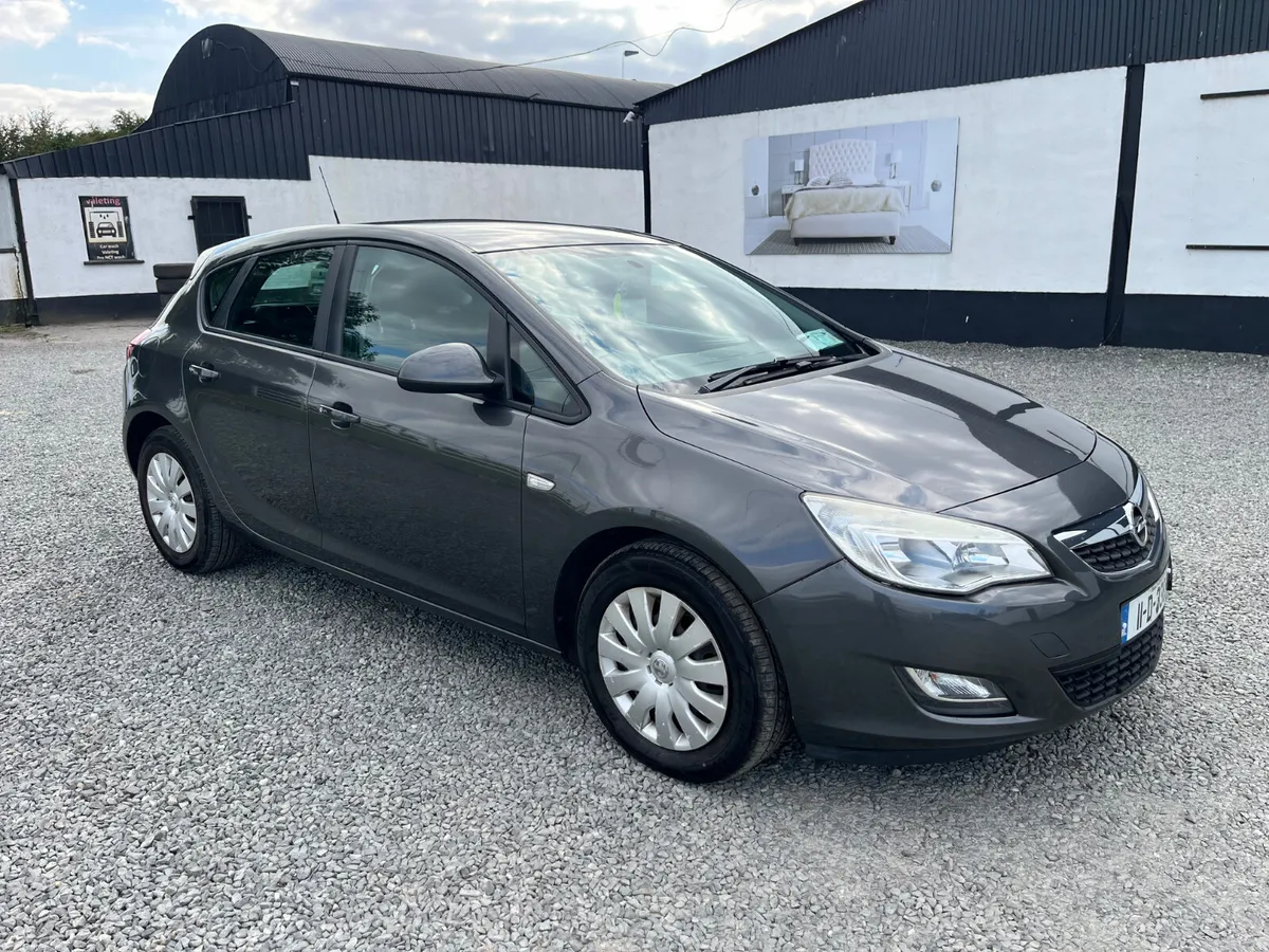 Opel Astra 2011 - Image 3