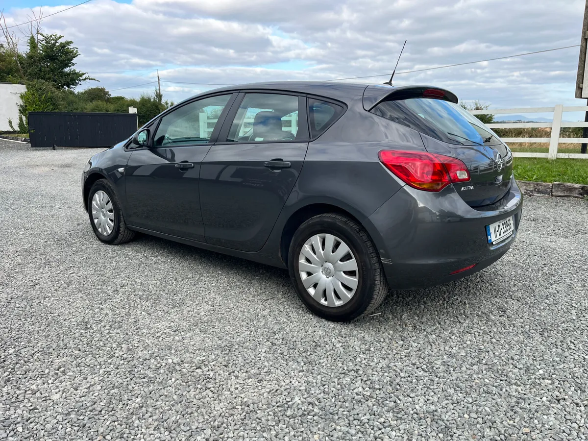 Opel Astra 2011 - Image 6