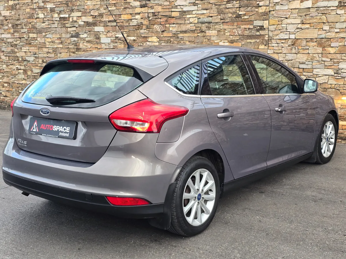 161 Ford Focus TITANIUM 1.5 Diesel 6 Speed Manual - Image 6