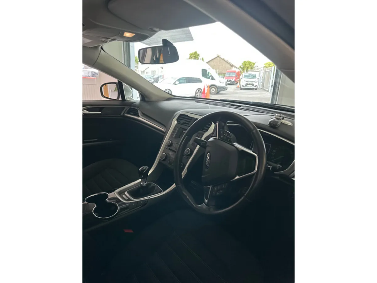 Ford Mondeo ZETEC 5DR 1.5 TDCI 120PS 4DR - Image 6