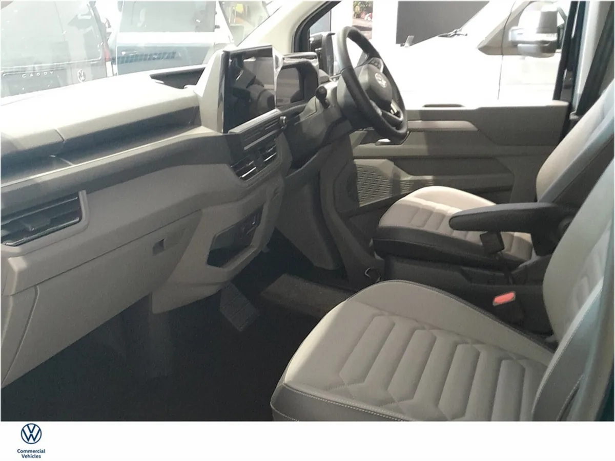 Volkswagen Caravelle Shuttle Style LWB 218 PS Elec - Image 4