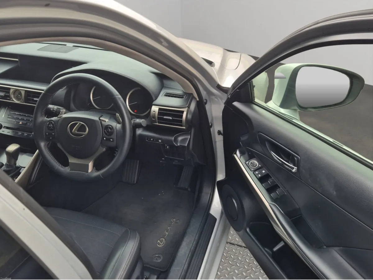 Lexus IS 300 H SE AUTO 2.5 *** SELF CHARGING HYBRI - Image 4