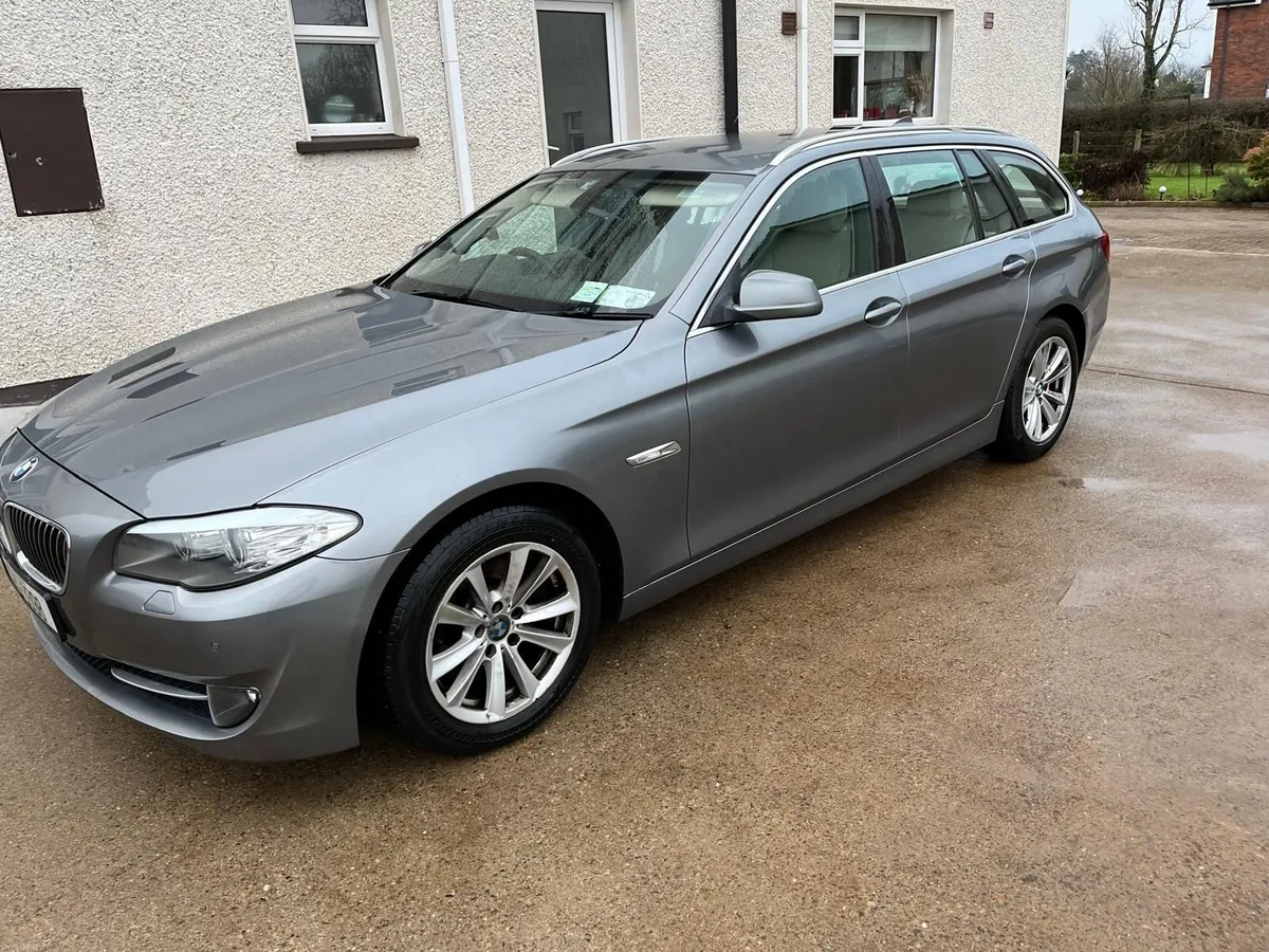 BMW 5-Series 2011 - Image 3