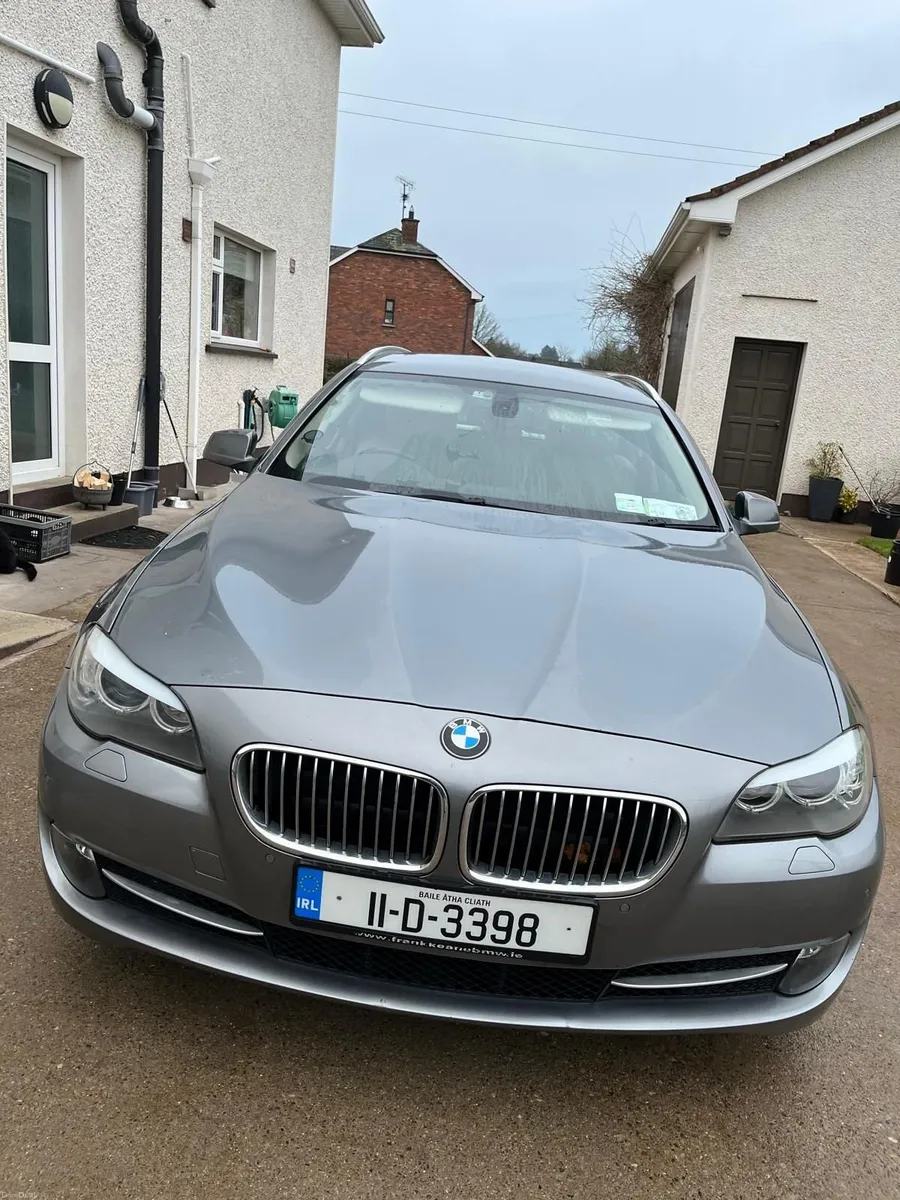 BMW 5-Series 2011 - Image 1