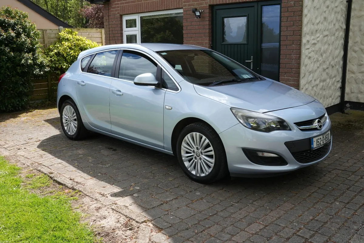 Opel Astra 2015 - Image 1