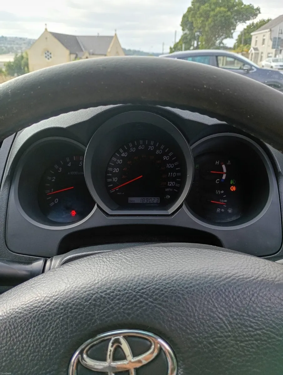 Toyota Hilux 2011 - Image 2