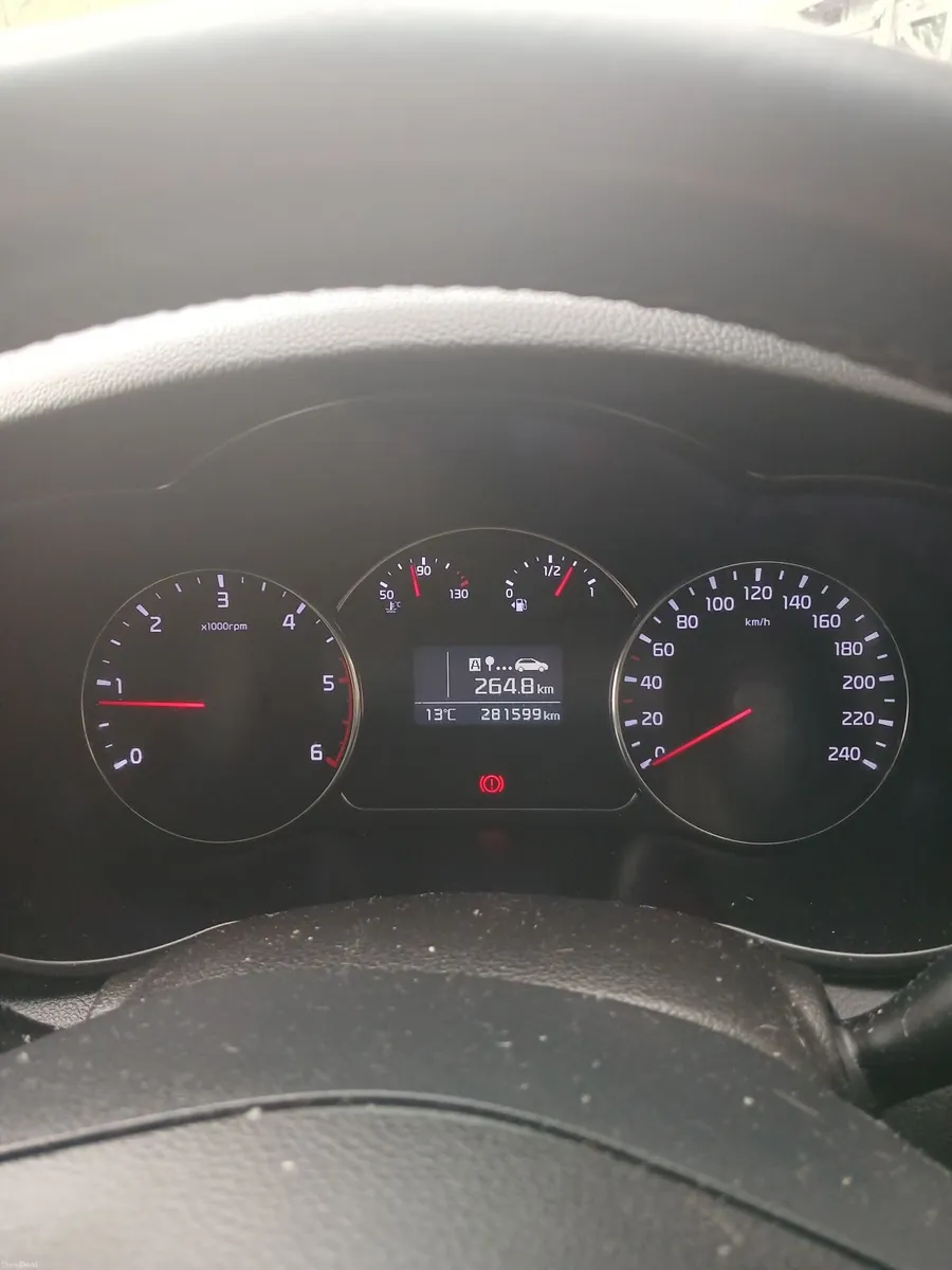 Kia Carens 2015 - Image 3