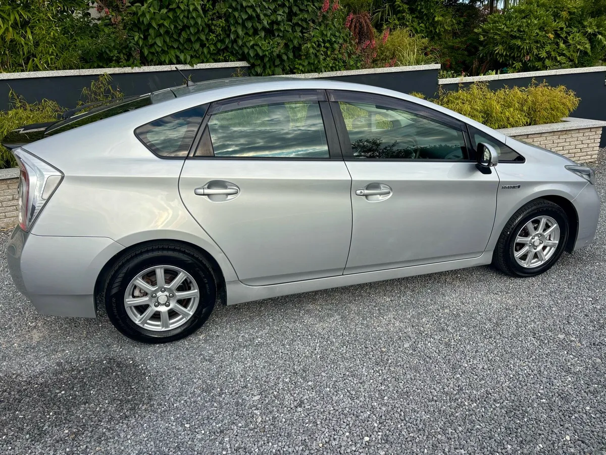 TOYOTA PRIUS HYBRID - Image 2