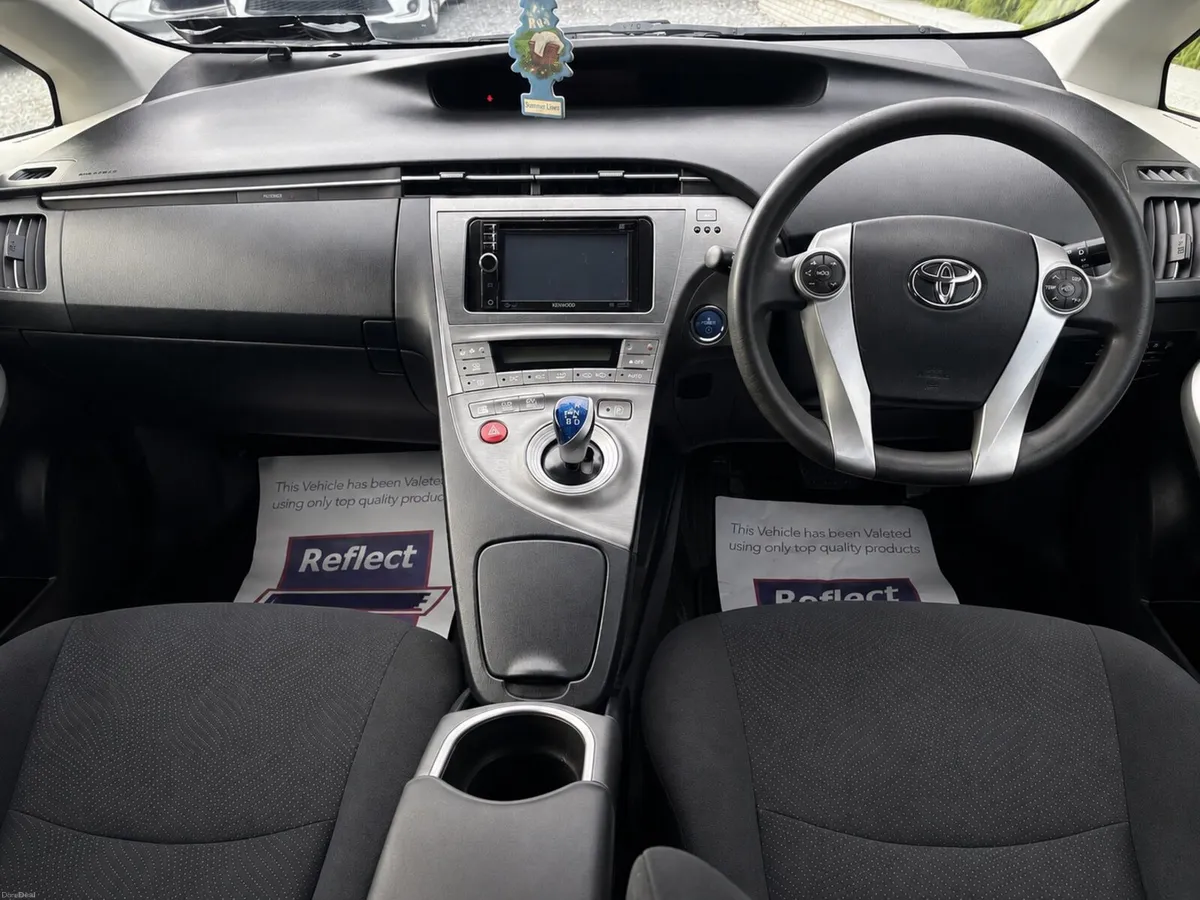 TOYOTA PRIUS HYBRID - Image 4