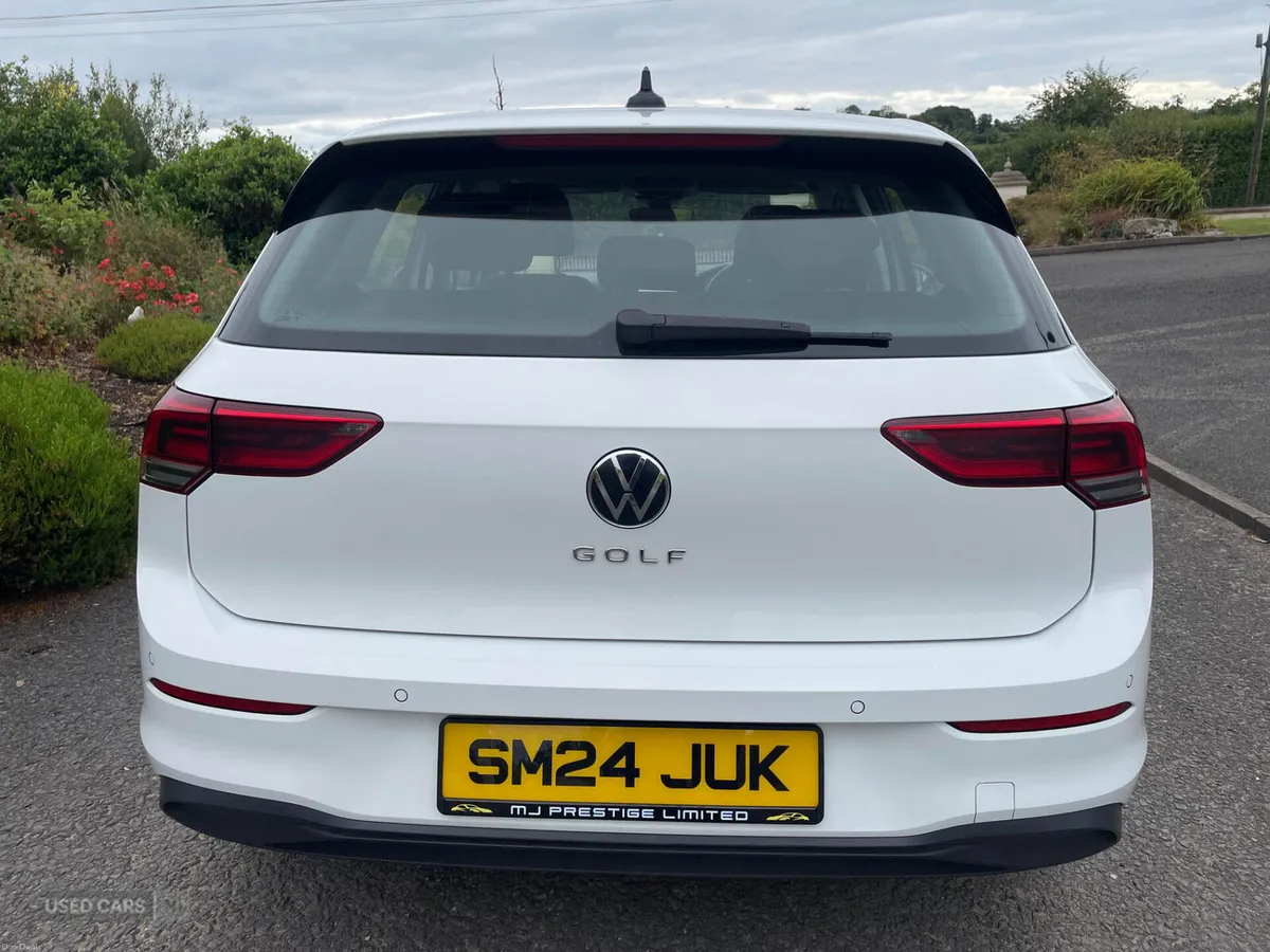 Volkswagen Golf DIESEL HATCHBACK - Image 4