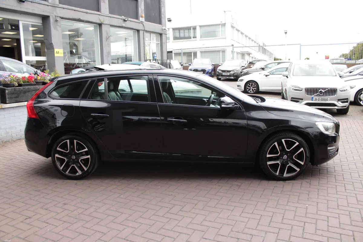 2017 VOLVO V60 5DR ESTATE AUTOMATIC 2.0 - Image 3