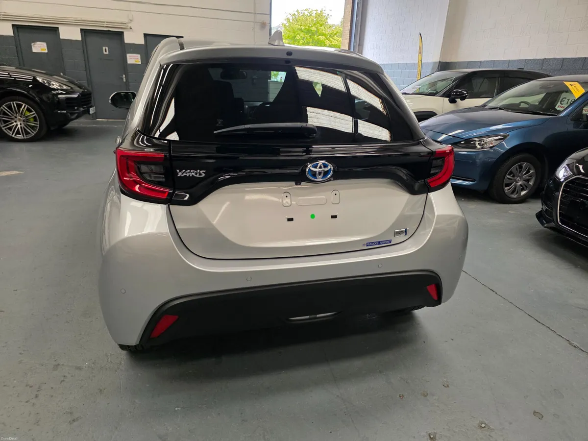 2020 Toyota Yaris Hybrid - Image 5