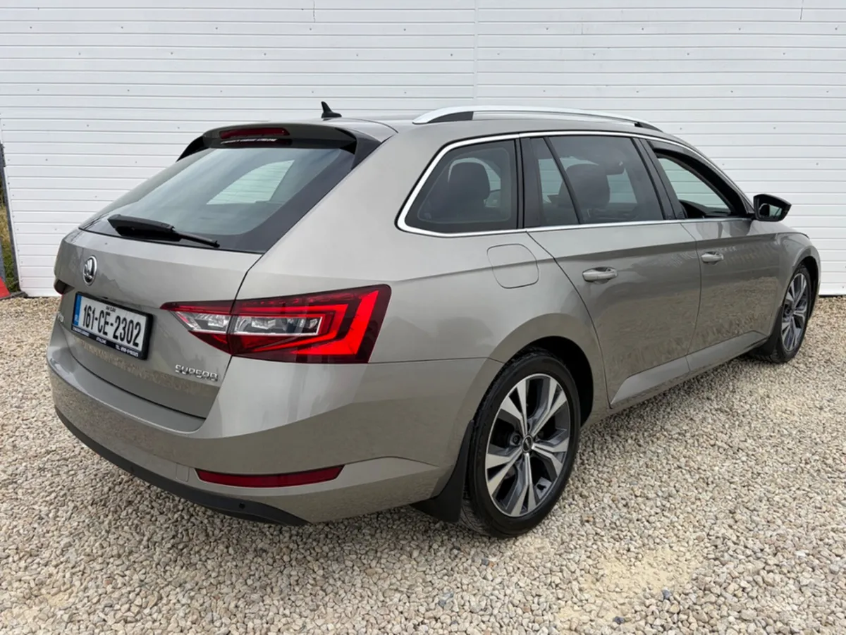 Skoda Superb 2.0 TDI 190HP DSG 4DR COMBI STYLE - Image 6