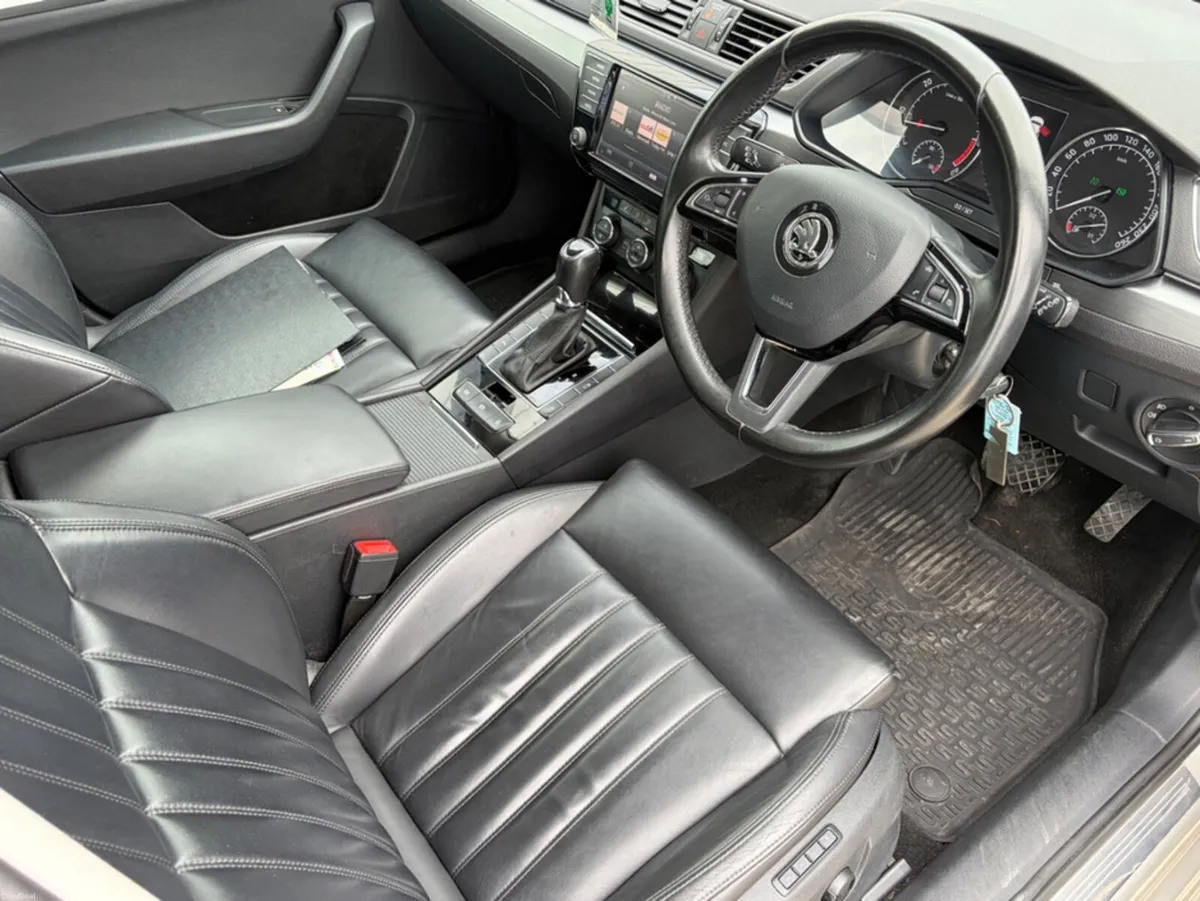 Skoda Superb 2.0 TDI 190HP DSG 4DR COMBI STYLE - Image 4