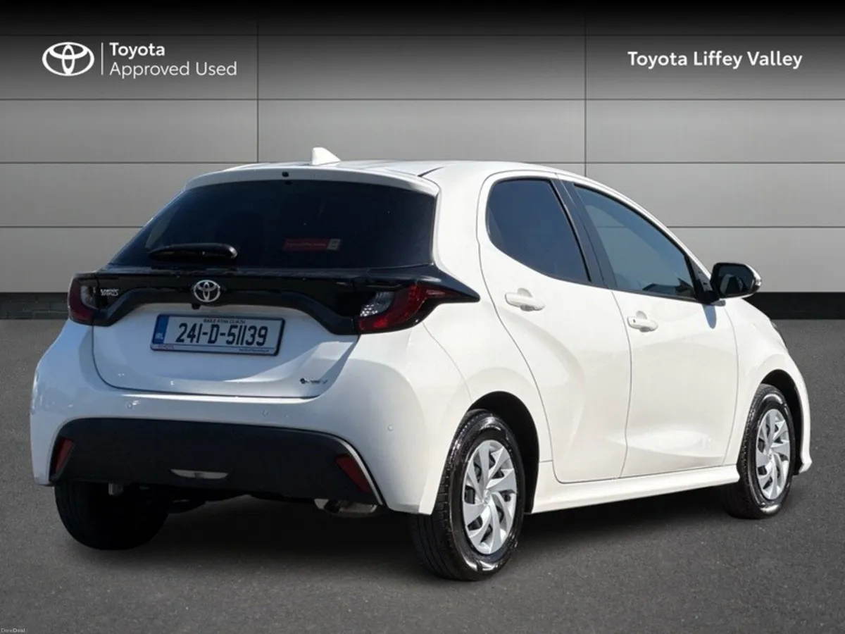 Toyota Yaris YARIS 1.5 HYBRID - Image 2