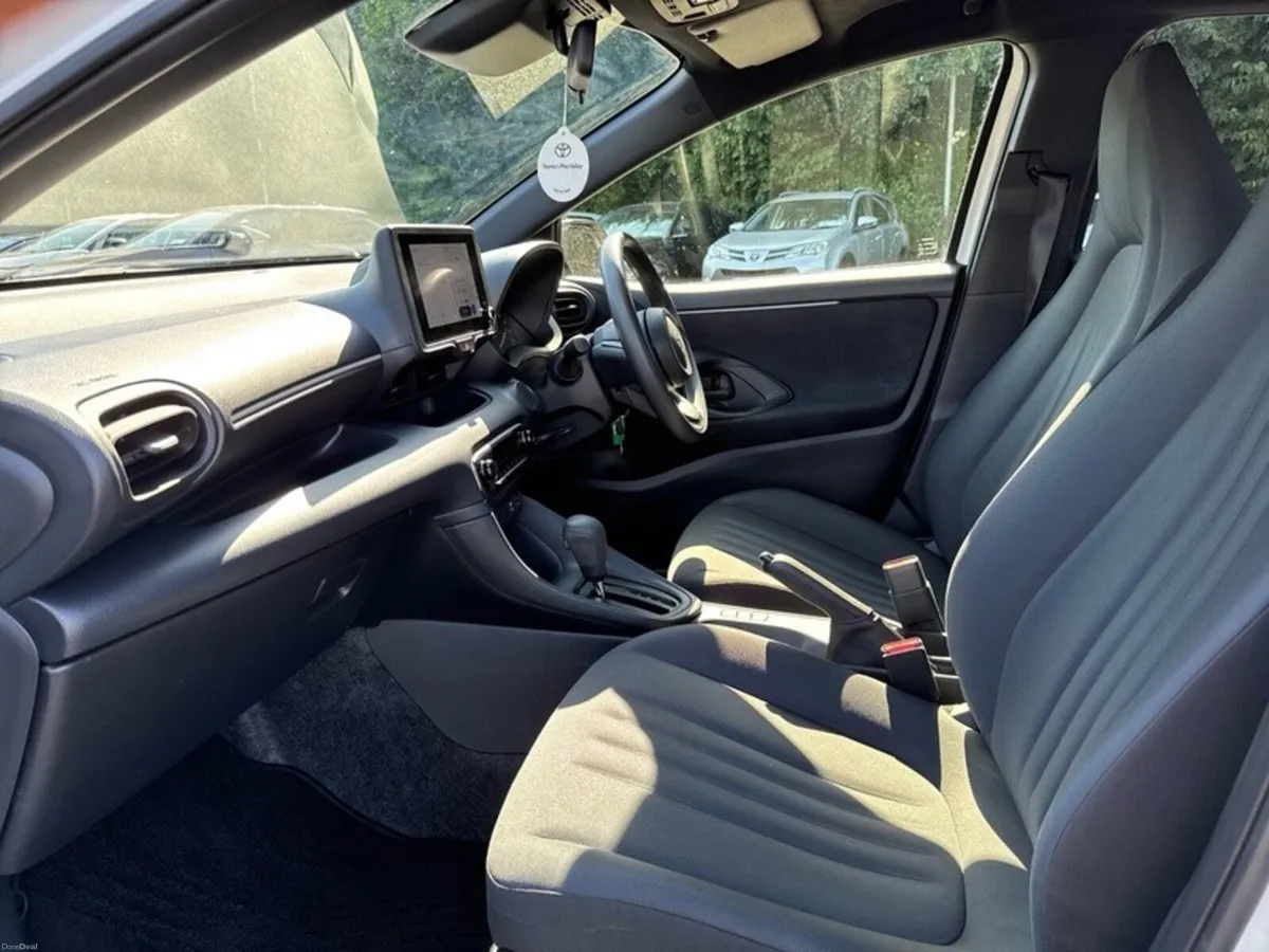 Toyota Yaris YARIS 1.5 HYBRID - Image 6