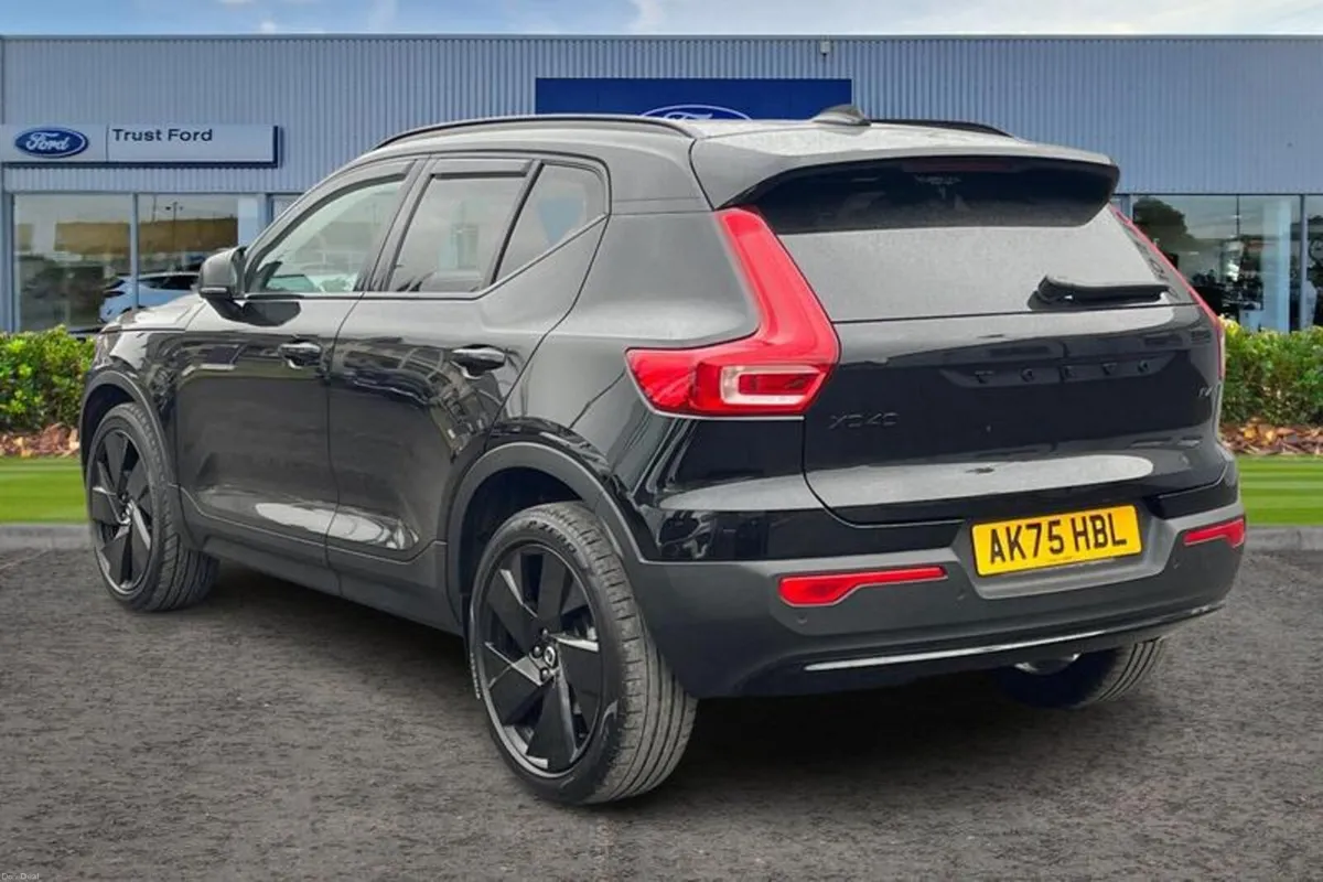 Volvo XC40 Plus Black Edition - Image 2