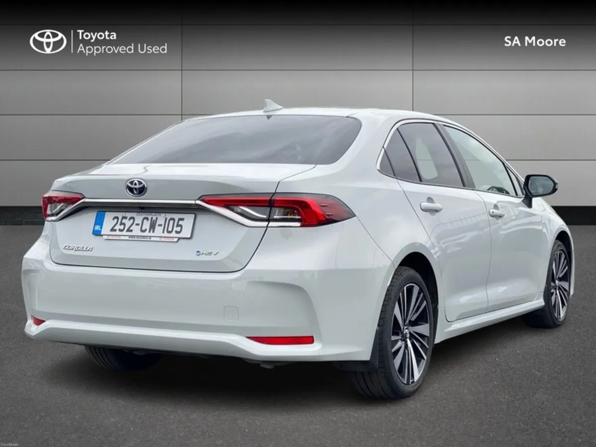 Toyota Corolla HYBRID LUNA SPORT SALOON - Image 2