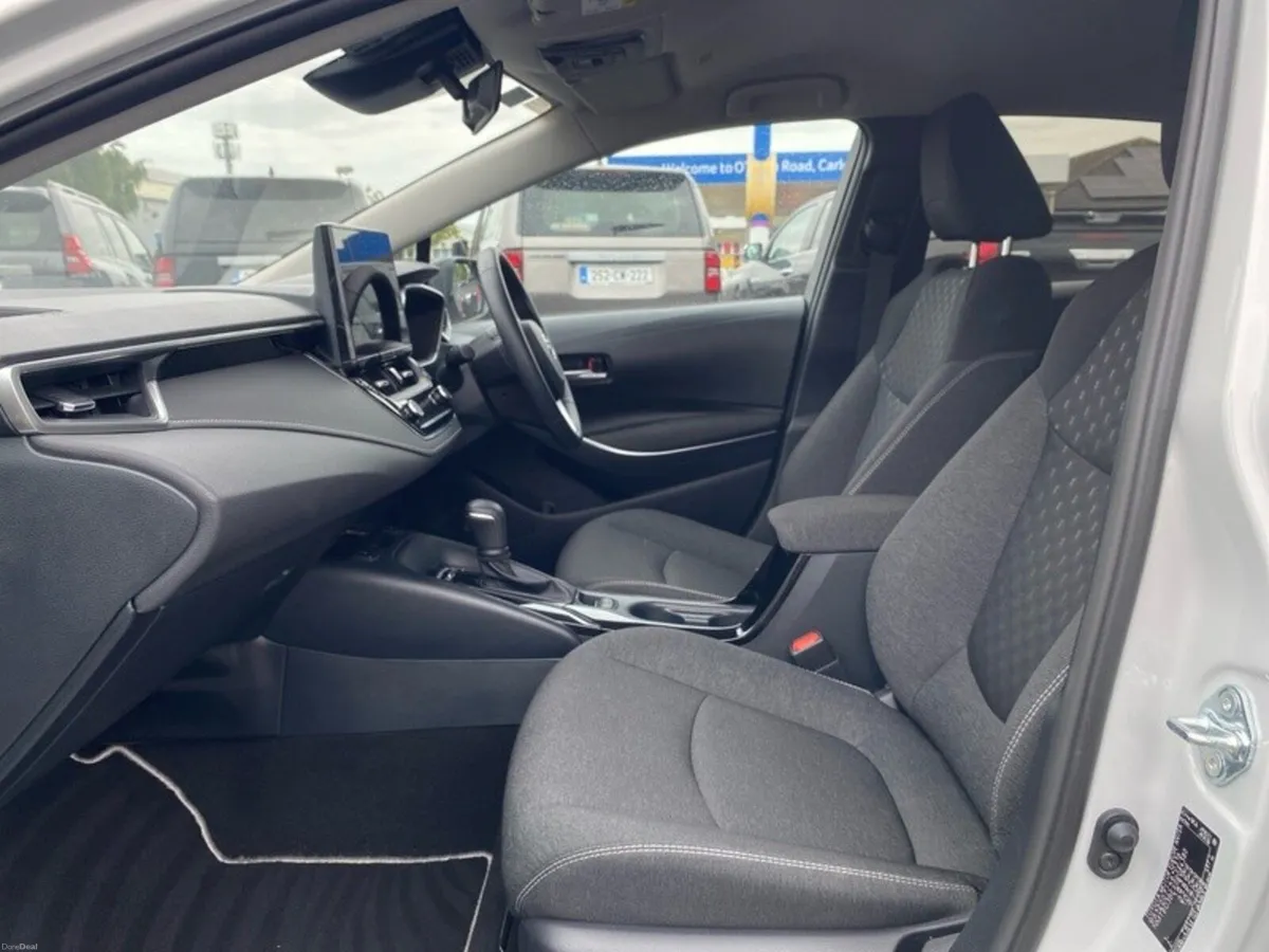 Toyota Corolla HYBRID LUNA SPORT SALOON - Image 6