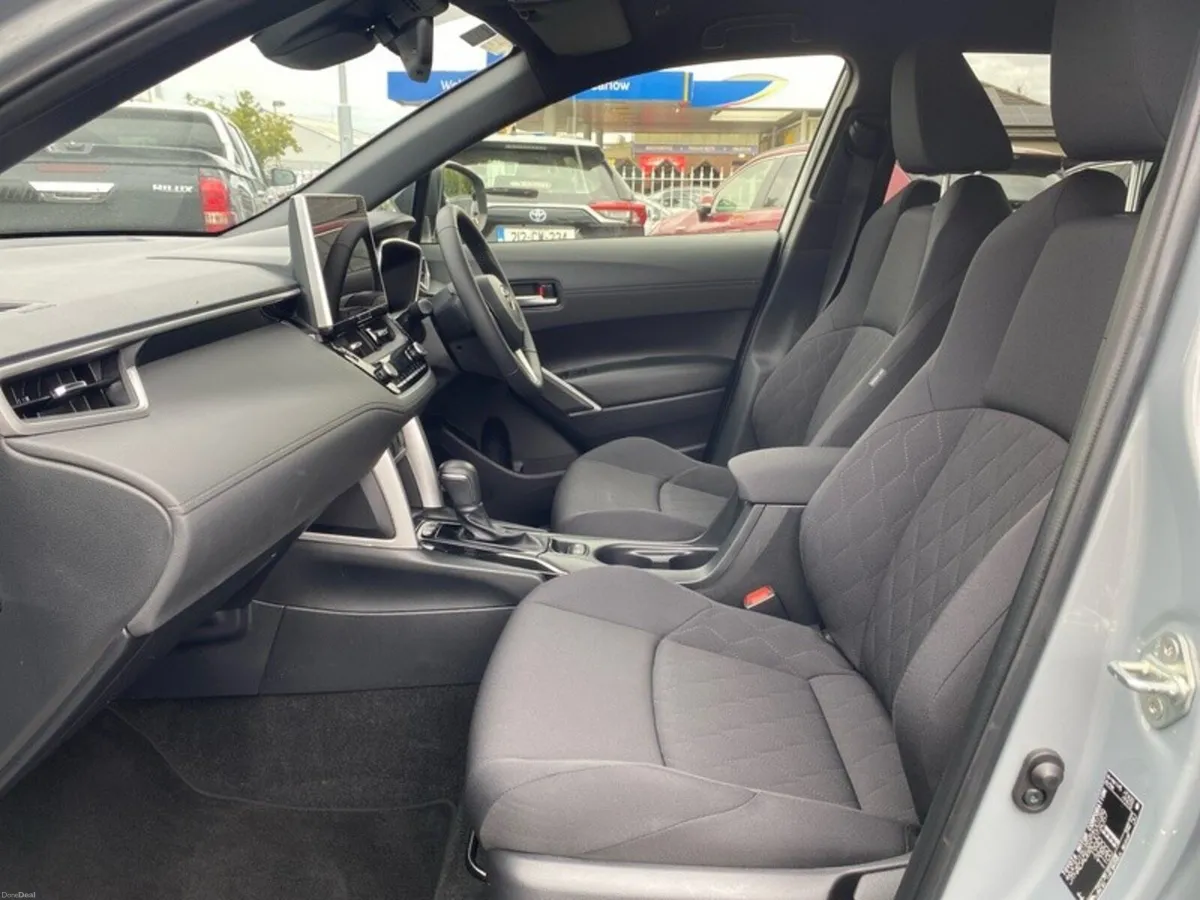 Toyota Corolla Cross HYBRID SPORT - Image 6