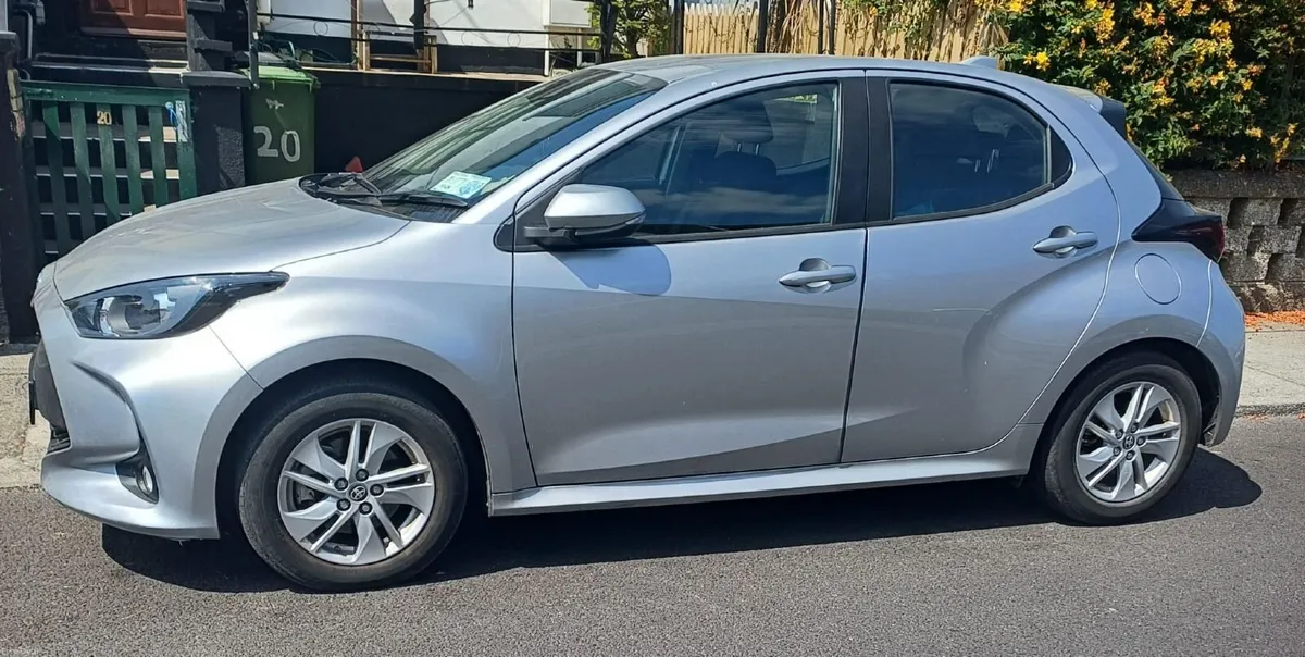 Toyota Yaris 2023 - Image 2