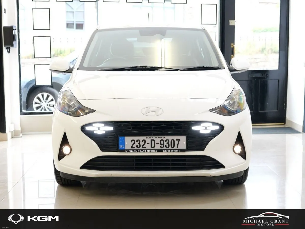 Hyundai i10 DELUXE PLUS 1.0 PETROL ONLY 45KM 1 OWN - Image 2
