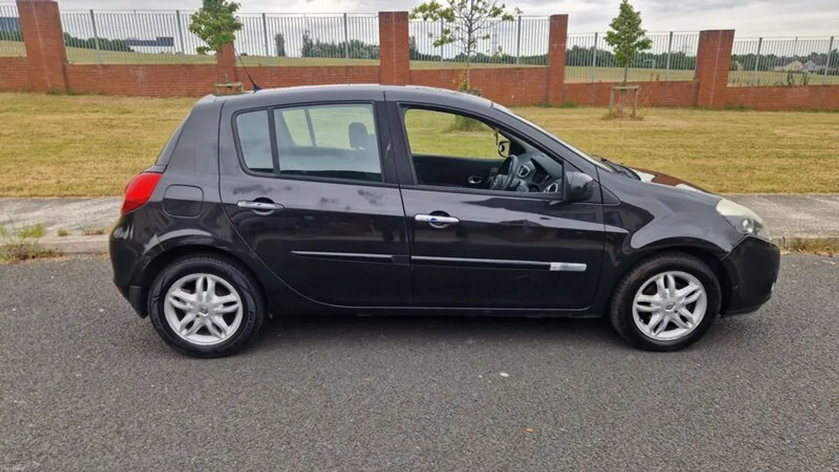 2010 Renault Clio 1.1 petrol Nct '27 - Image 1