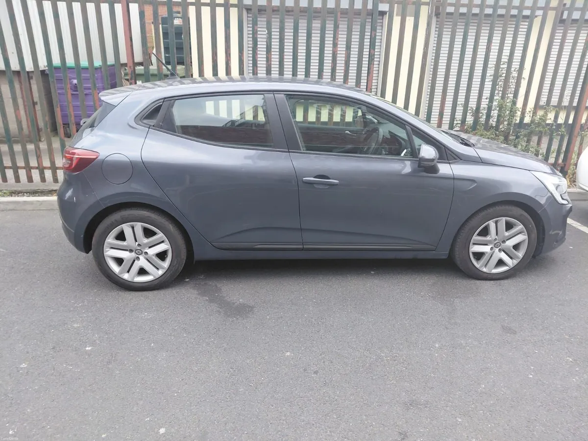 Renault Clio 2022 - Image 3