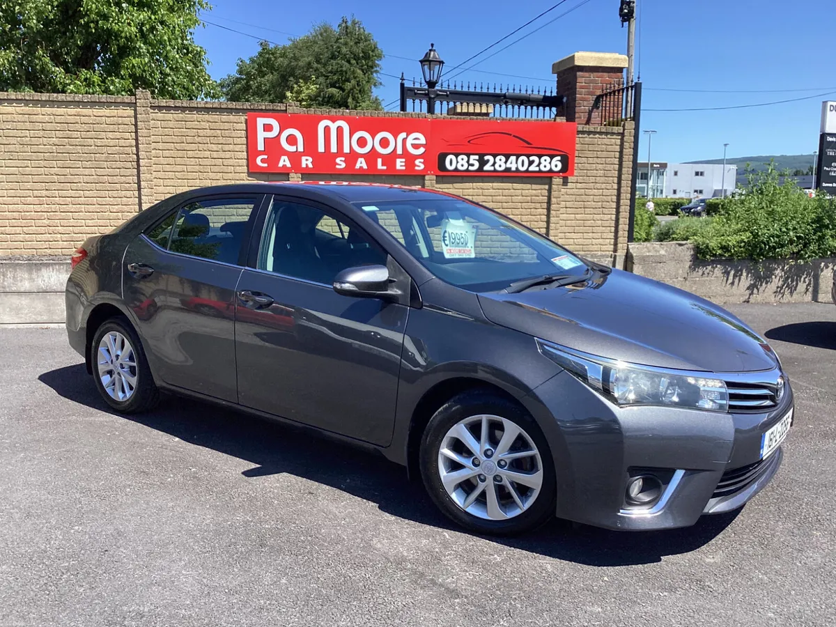 Toyota Corolla ** CAMERA * SAT NAV - Image 1