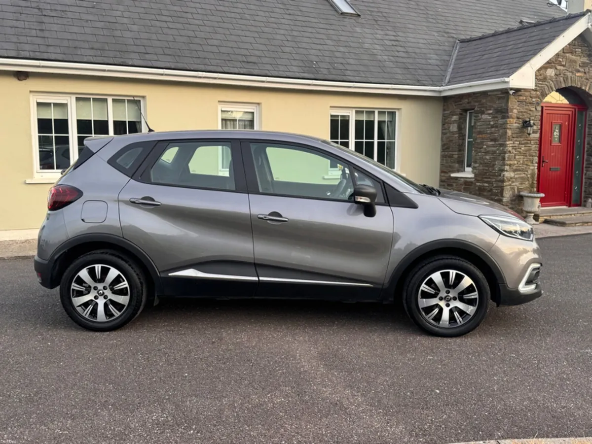 Renault Captur LOW MILEAGE , VERY RELIABLE , NEW T - Image 4