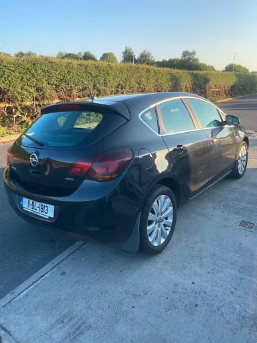 Opel Astra 2011 - Image 3