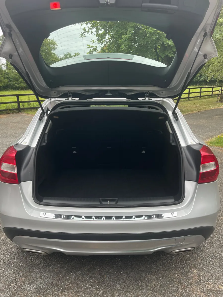 Mercedes-Benz GLA 200 Automatic 151 - Image 5