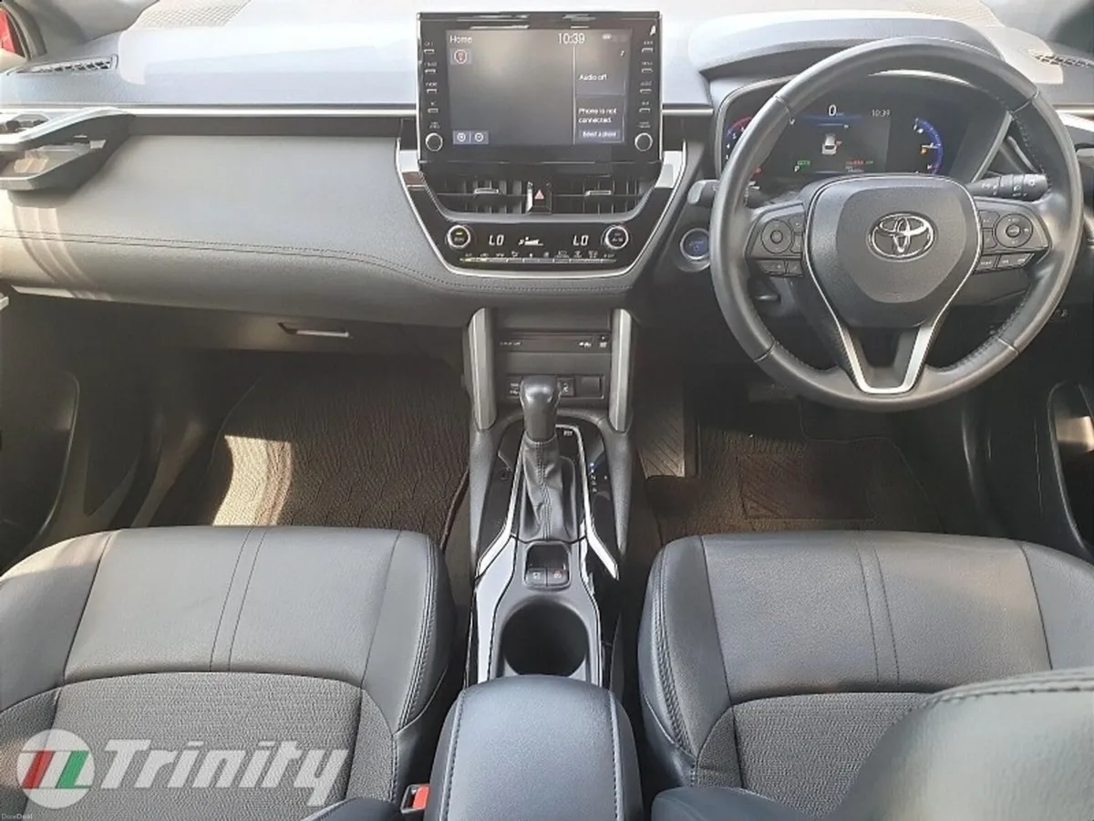 Toyota Corolla Cross ** Z MODEL** AUTO ** LOW KMS - Image 2