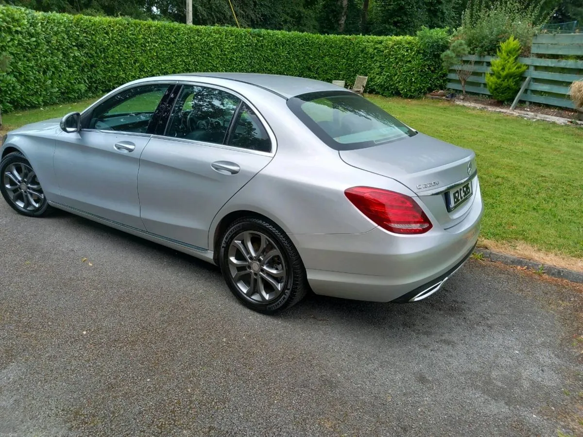 mercedes c220d avantgarde auto leather.as new cond - Image 2