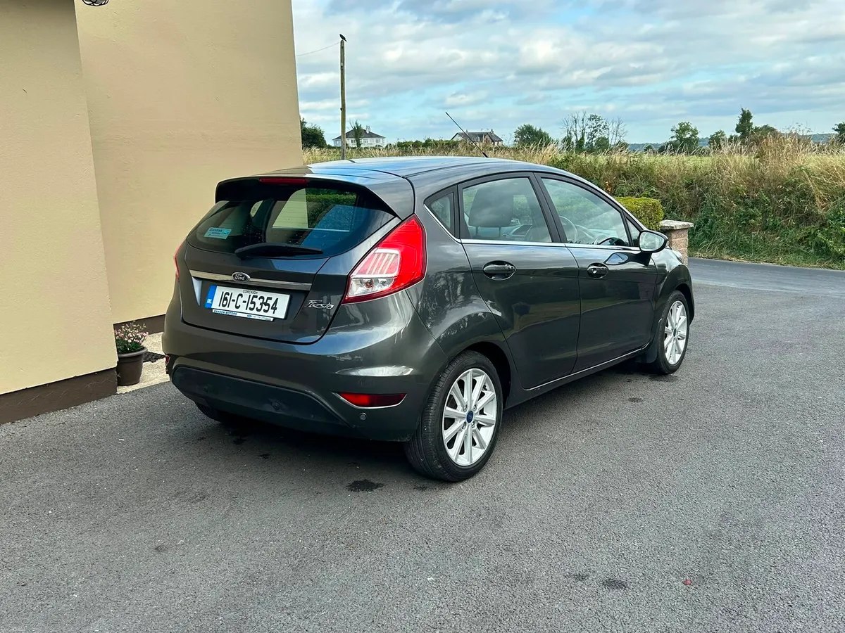 2016 Ford fiesta - Image 2