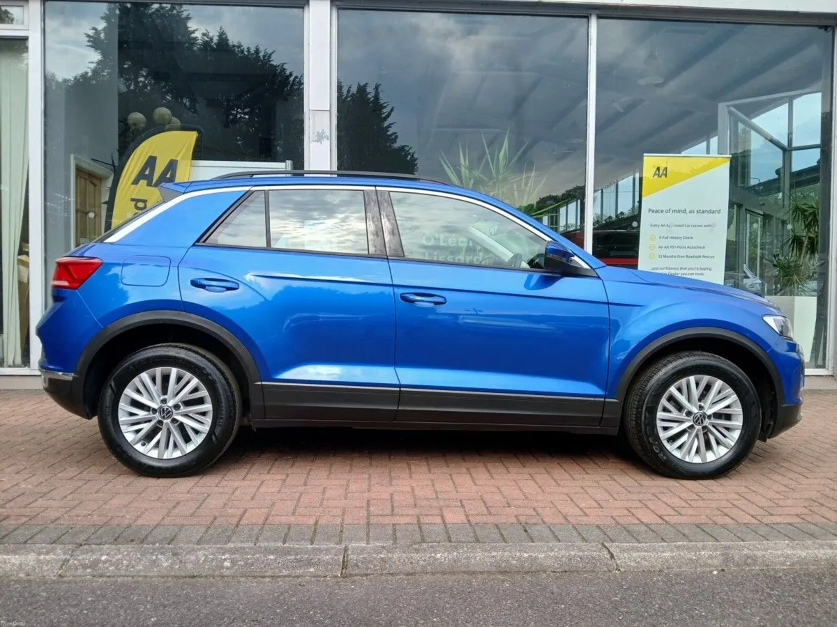 Volkswagen T-Roc 2.0 TDI 115bhp Design, Ravenna Bl - Image 3