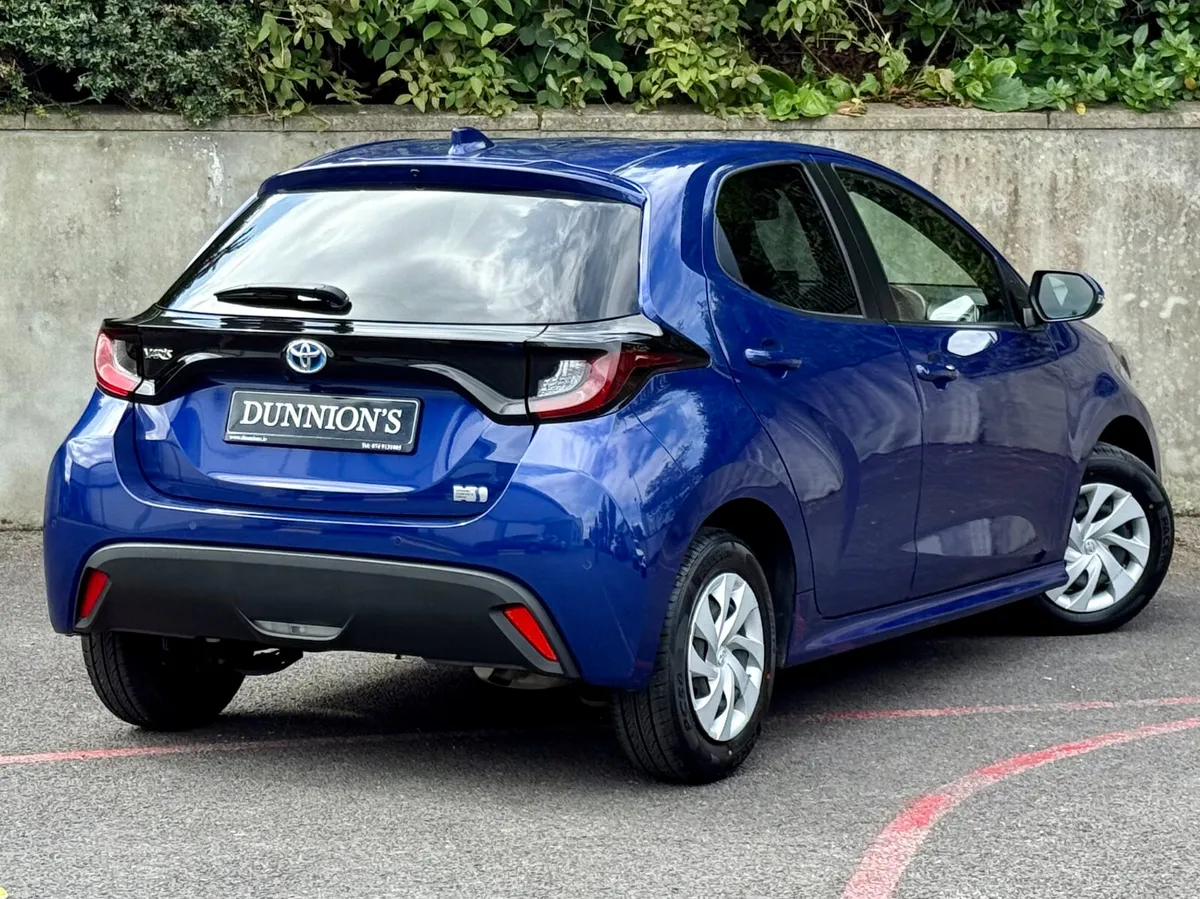 Toyota Yaris 2022 1.5VVTi Hybrid - Image 5