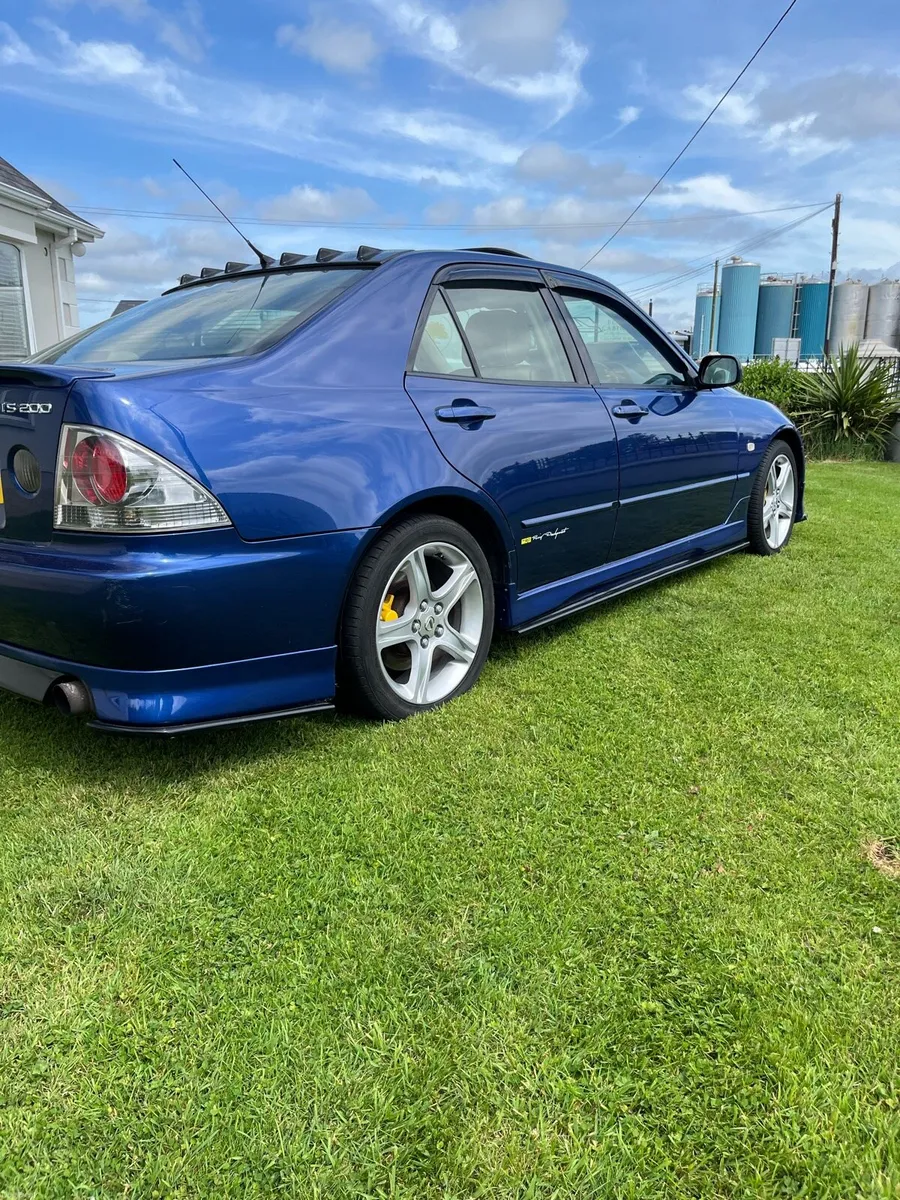 Lexus Is 200 - Image 2