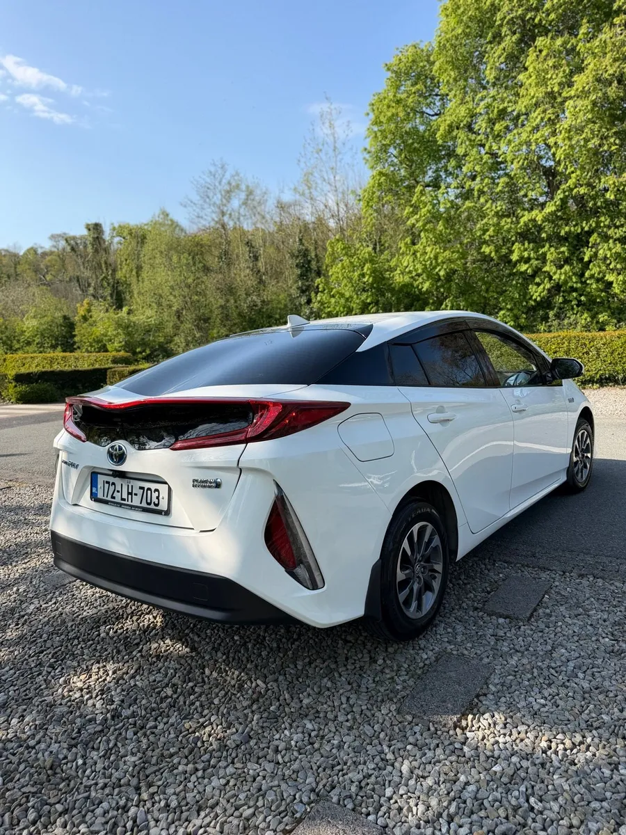 Toyota Prius PHV - Image 5
