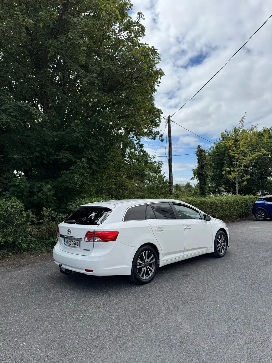 2014 Toyota Avensis 2.0 D4D Estate - Image 3